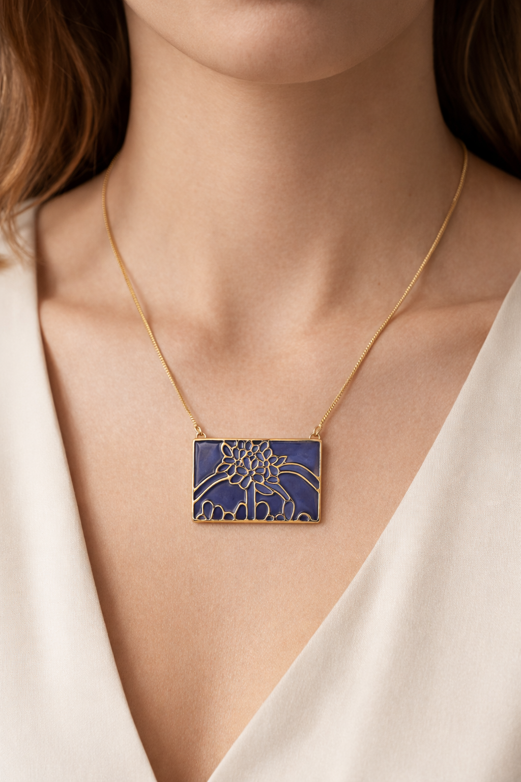 Manaca Frame Necklace