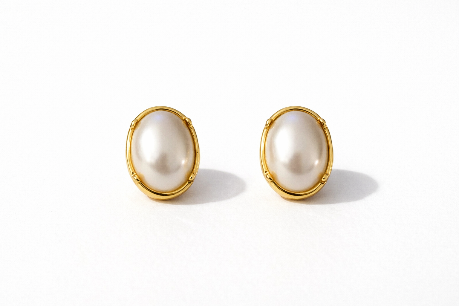 Lume Oval Earrings