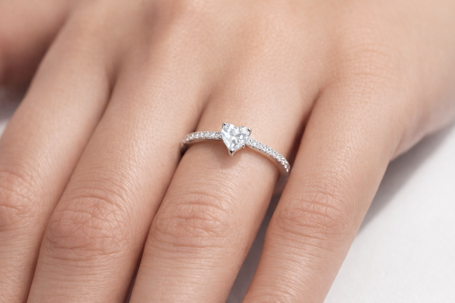 Lumera Valence Ring